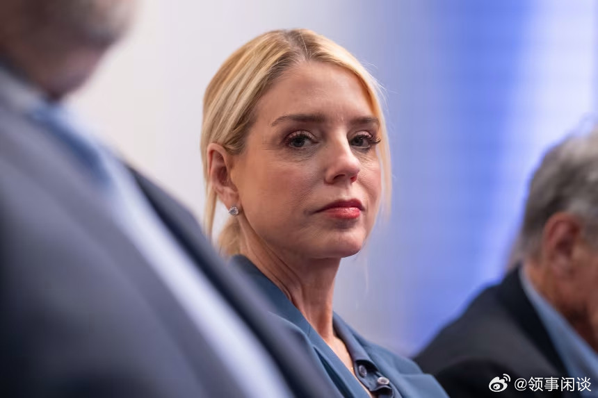 【特朗普可能撤换司法部长邦迪】（CNN）据三位知情人士向CNN透露，唐纳德·特朗