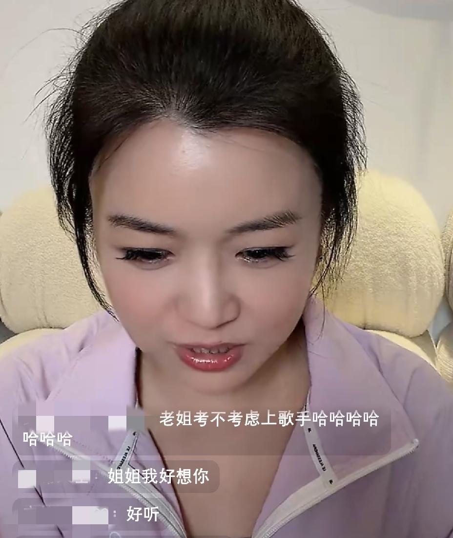 这是陈妍希？差点没认出来[捂脸哭]5月18日晚上，许久未见的陈妍希开启直播，本