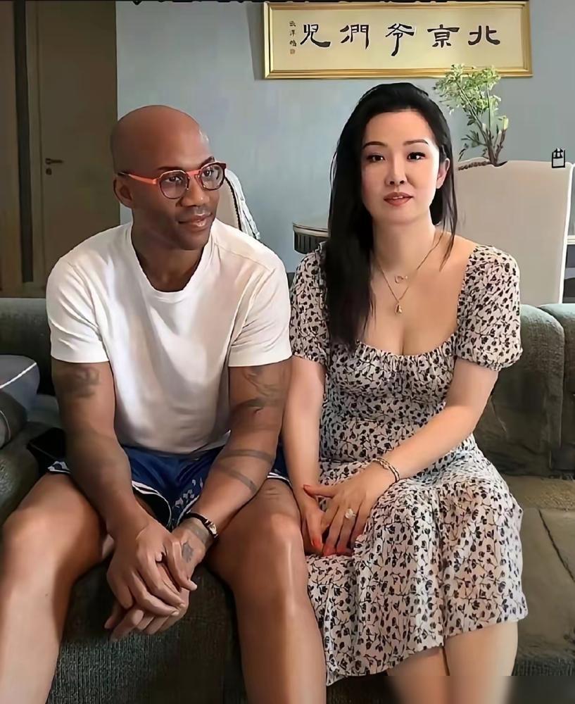 48岁马布里，成了武汉女婿。没有大排场，没有鸽子蛋钻戒。这位前NBA球星，就穿