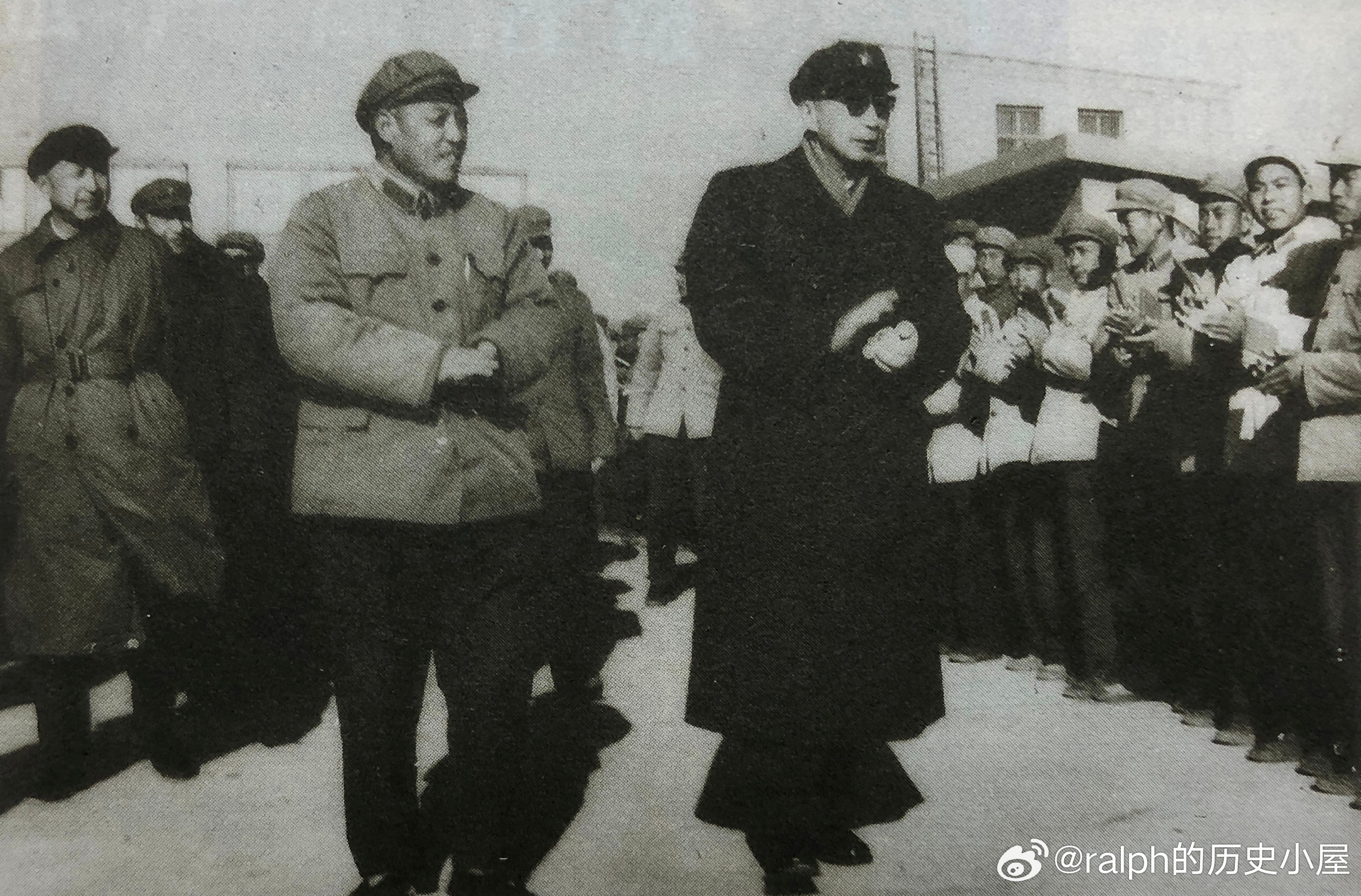 1966年10月28日聂荣臻在导弹试验基地会见参加这次试验的二机部、七机部和基地