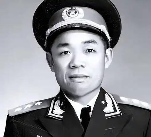 韩先楚和冼恒汉在兰州军区斗了四年，谁也压不住谁。1977年中央突然调来一位老将，
