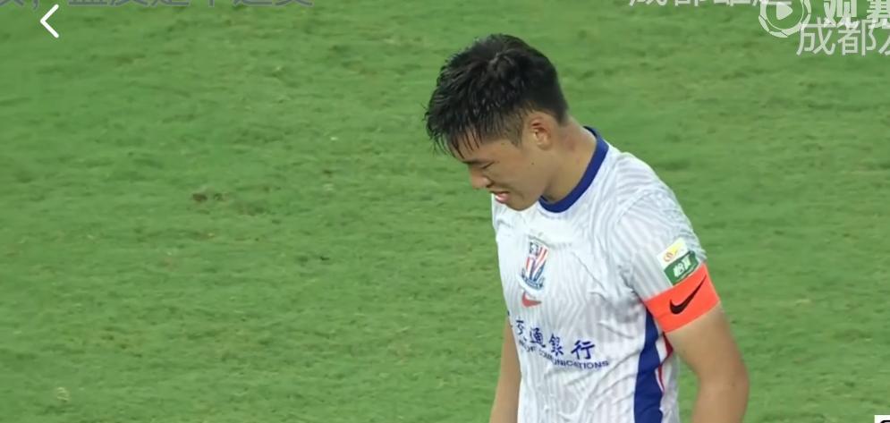 在本轮主场对阵申花的比赛中，武汉三镇在连续8轮不胜之后，终于在比赛伤停补时阶段打
