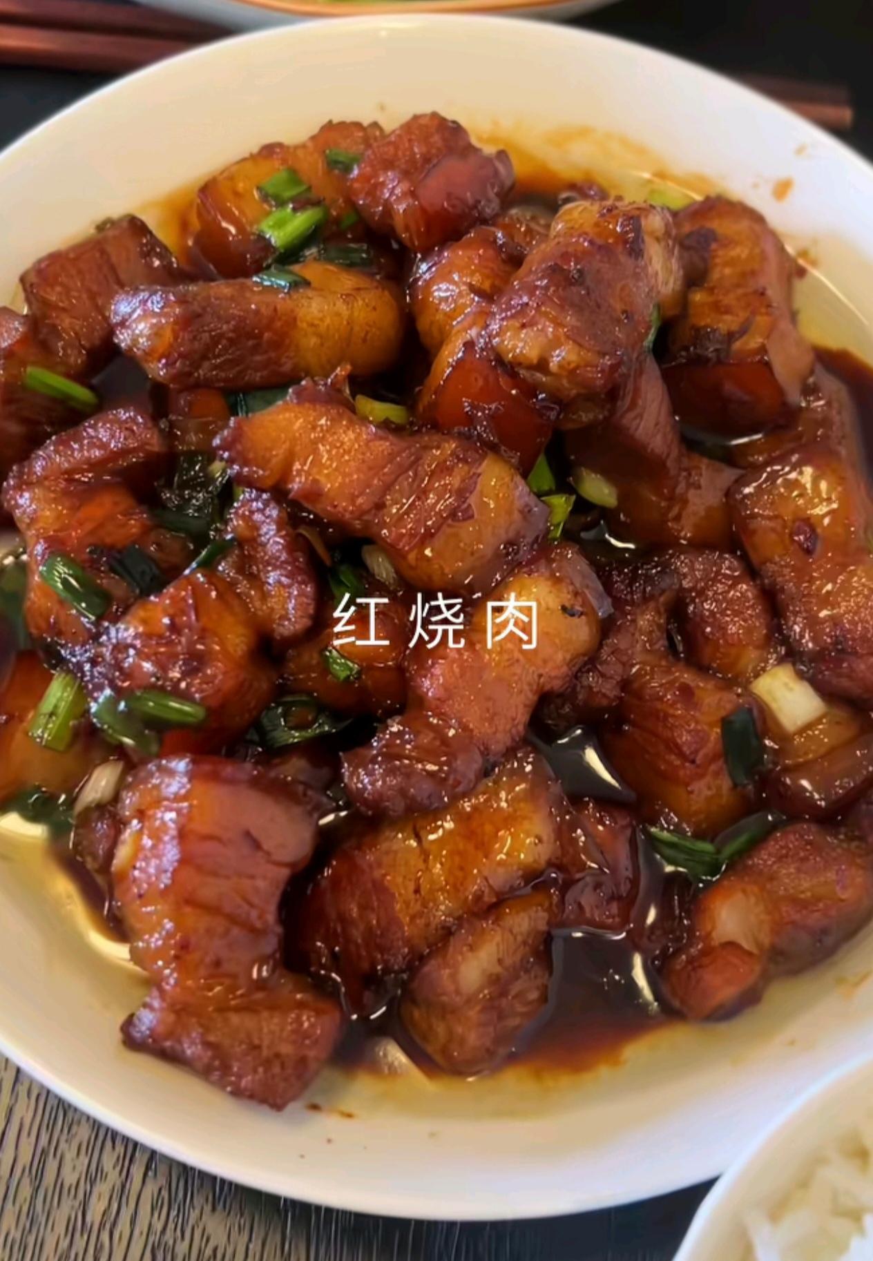 中午老公掌勺，做了一桌子我爱吃的菜！每天都对自己说，要减肥、要减肥，每次都抵