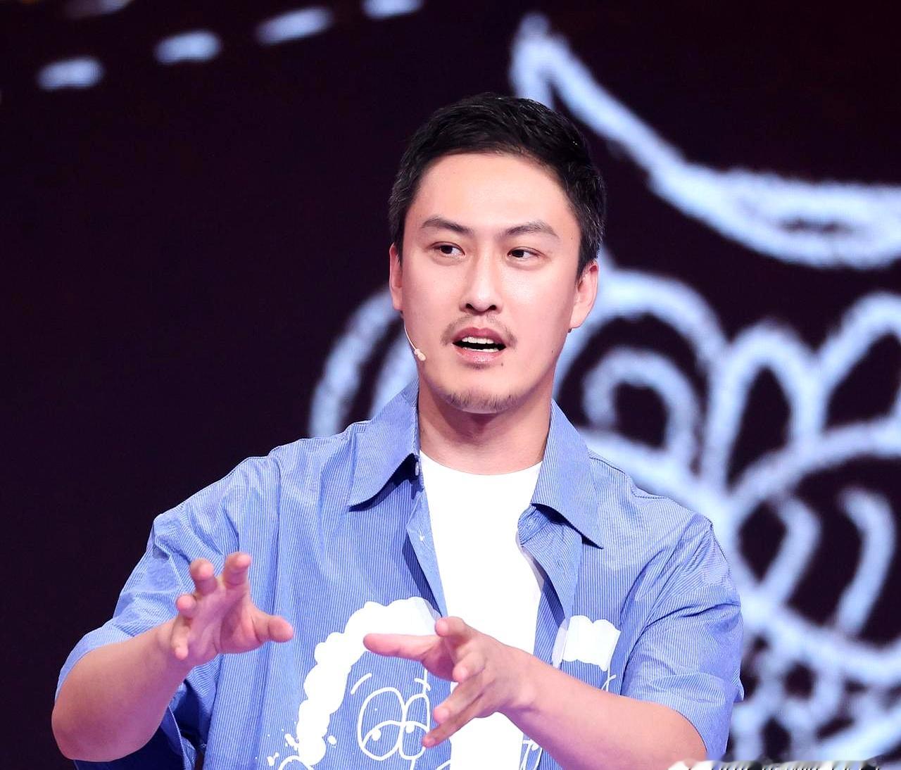 贾玲能拿几十亿票房，真不是她导戏有多神，全是同行衬托得好现在的喜剧圈业务水准差到什么地步？连许君聪这