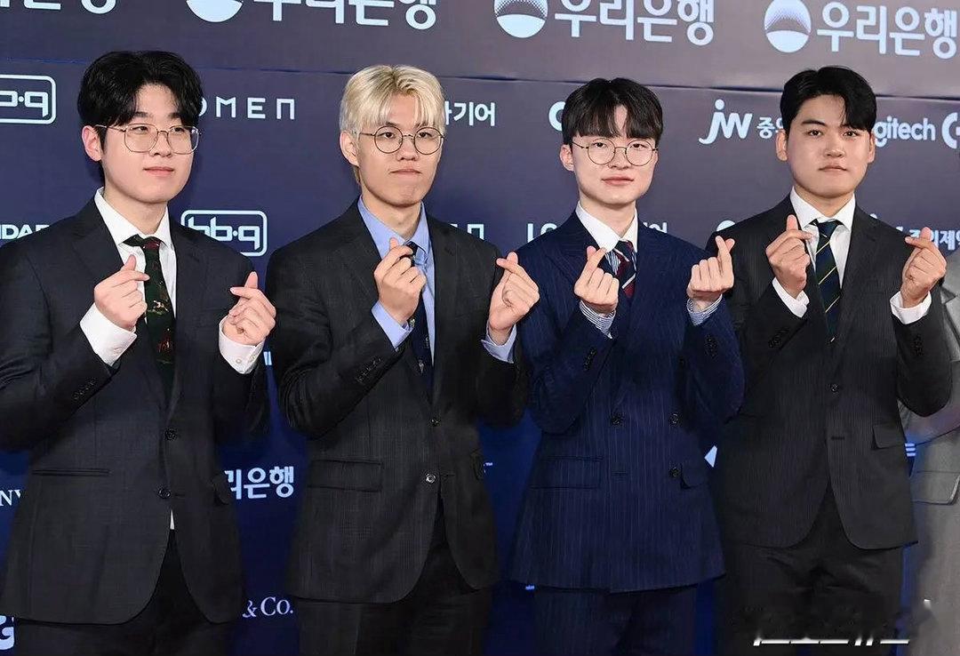 S16主题曲专辑封面是Faker，Doran曾在S15世界赛前承诺，若夺冠就分给队友3亿韩元奖金，并
