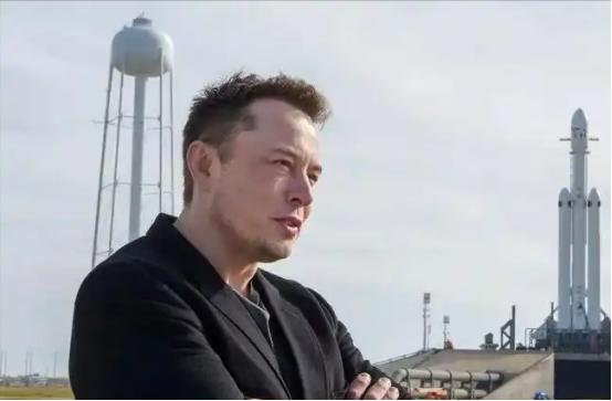 马斯克急了！特斯拉机器人刚要量产，中国宇树就直接把价格打到了两万多。 前脚，