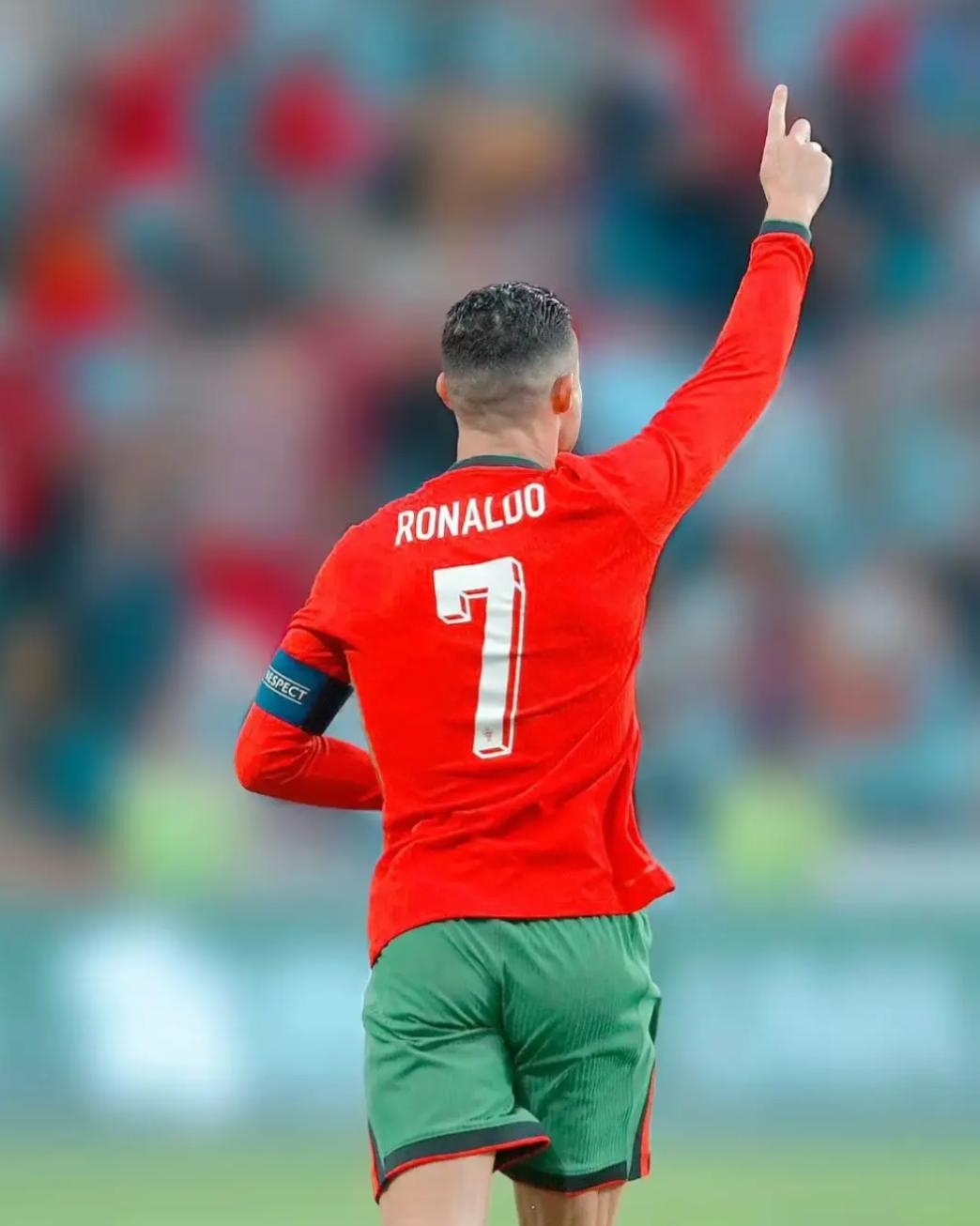 本届世界杯如果葡萄牙夺冠，c罗应该称为罗球王还是c球王？梅西2022年世界杯夺冠