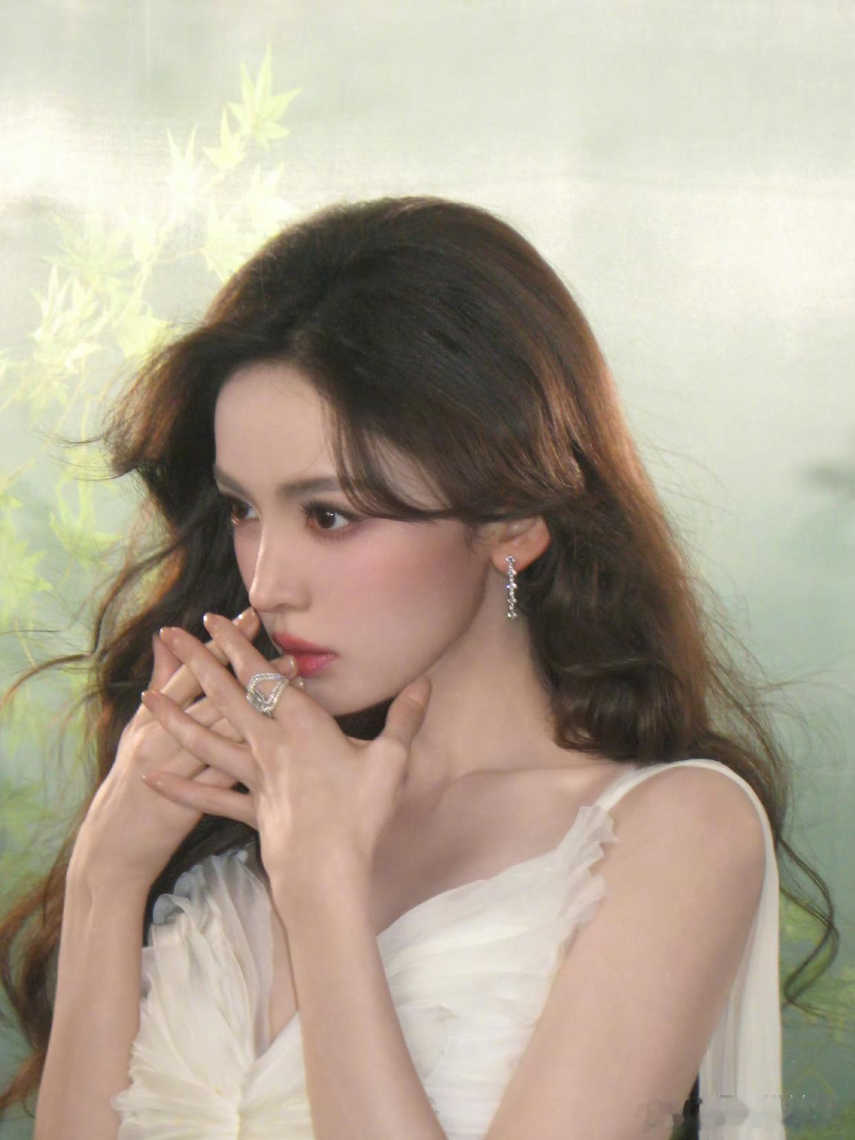 1.杨洋和王楚然分手一年再无交集的话题突然登热搜，不少人都惊讶于他俩竟然真的谈过