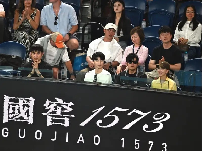 王俊凯、周杰伦、陈奕迅、昆凌一起在澳网看球，没想到他们私交这么好！据说昨天王俊凯