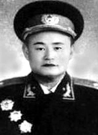 1957年，一位警卫员掏出手枪，对准正在开会的李发少将连续开了三枪，倒在血泊中李
