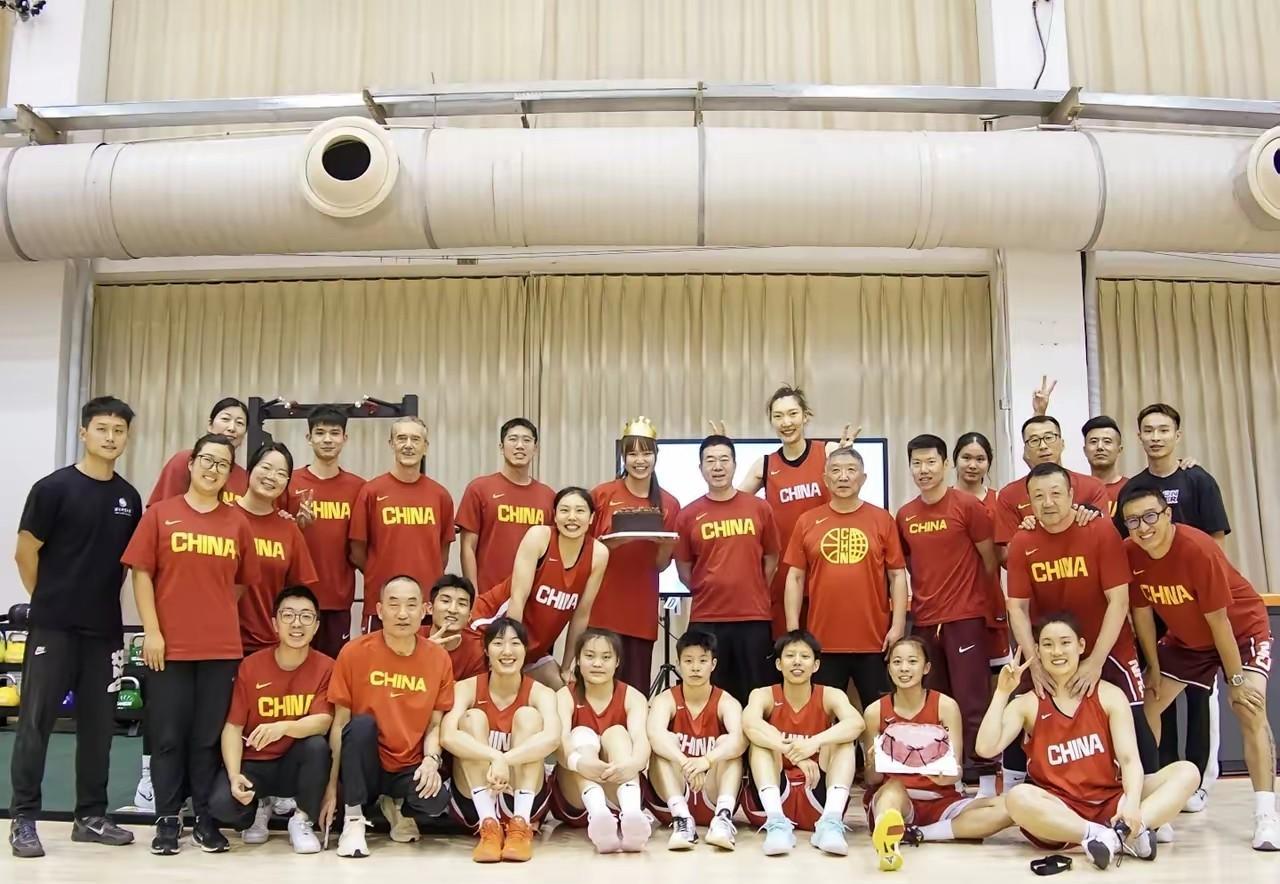 中国女篮有一个最大的问题，就是培养世界级球星和世界级球队的差距。男篮在姚明之后，