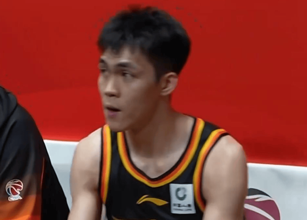 媒体人: 庞峥麟成为又一个在新秀赛季打出单场30+的选秀球员