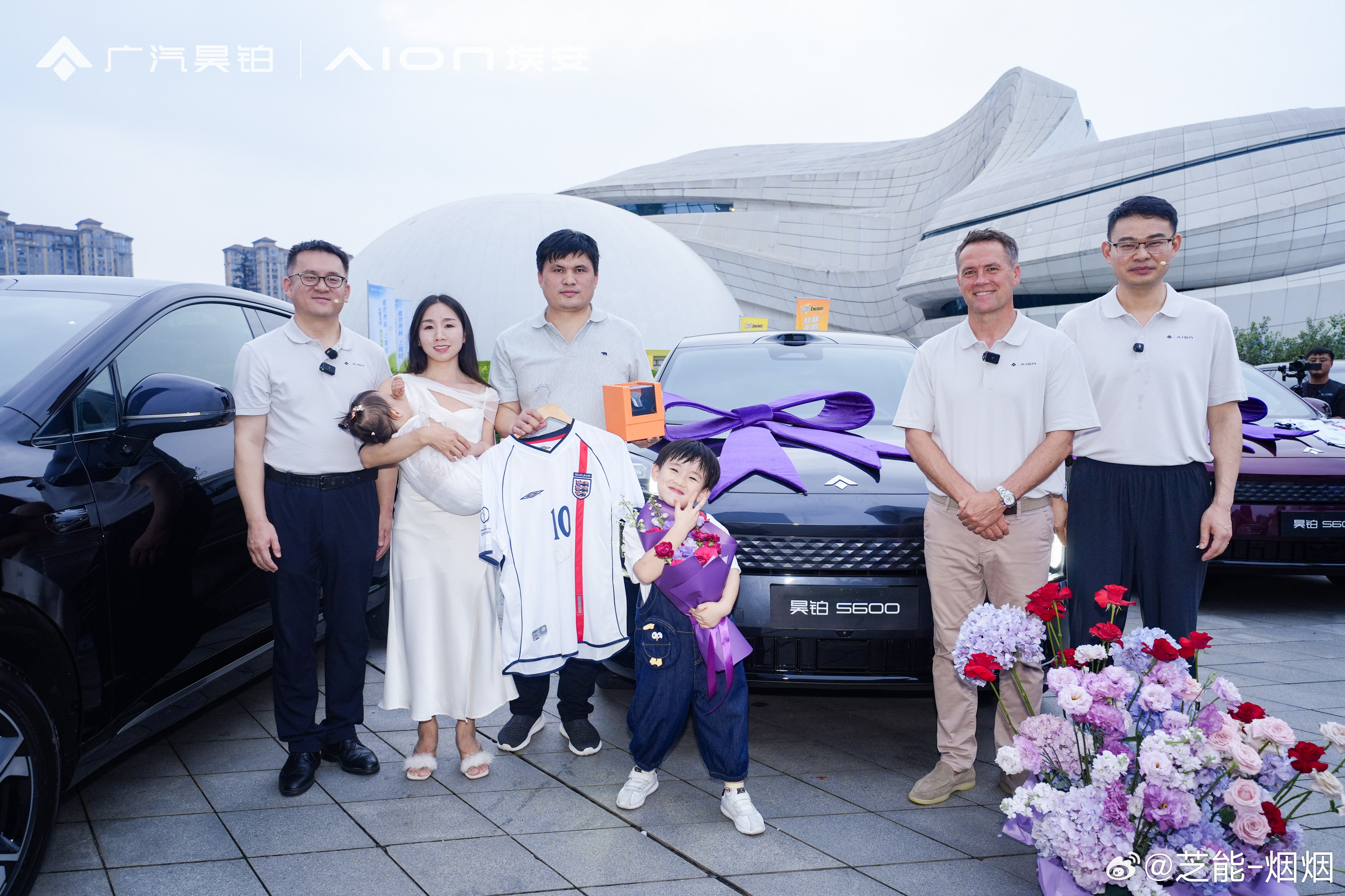 这次世界杯决赛以后，请到了欧文交车，这待遇真的可以世界杯决赛后欧文给昊铂S600