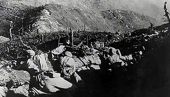 上甘岭遍地敌尸，志愿军8连4班提出一个大胆想法，最终全员生还这一天是195