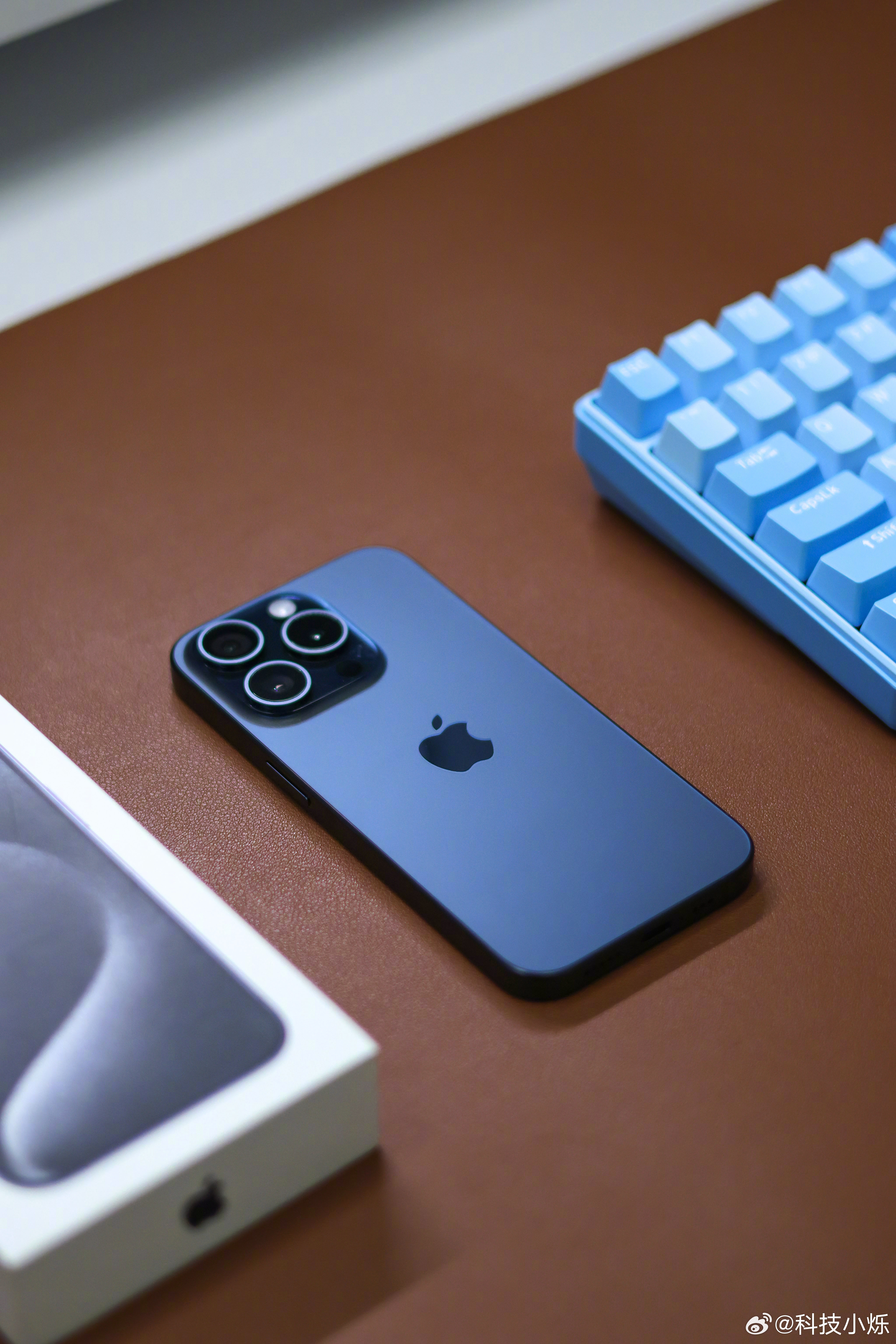 现在来看，蓝色的15Pro算不算是蓝色iPhone的颜值巅峰，最起码看上去比1