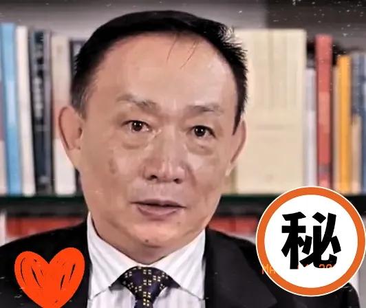 最近刷到好多聊卢麒元的帖子，大家都在猜他口中的“通天人物”究竟是谁？拿李鸿章