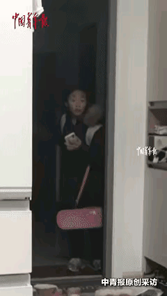 看哭了！近日山东威海，一个刚放学回家的女孩推开门，愣住了——她朝思暮想的妹妹正站