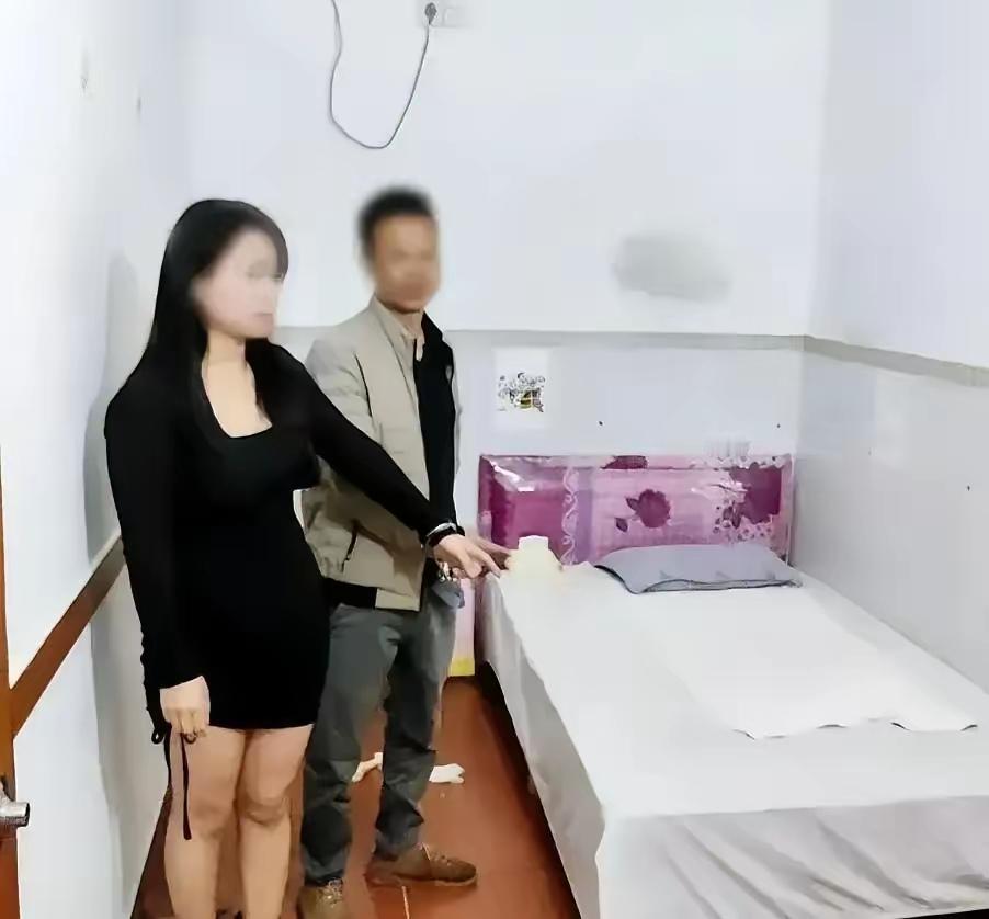 “想白嫖”？2019年，山东青岛，一男子支付400元嫖资后，开灯看清脱掉衣服的女