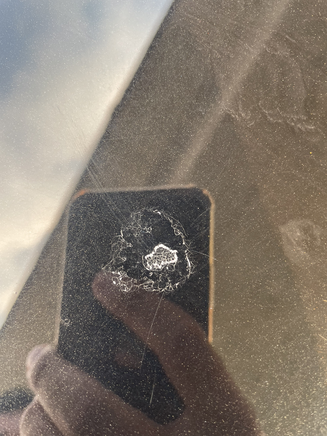 君威爆漆龟裂多处别克君威爆漆，去4儿子店说是鸟屎腐蚀，后来爆漆越来越多，车一直