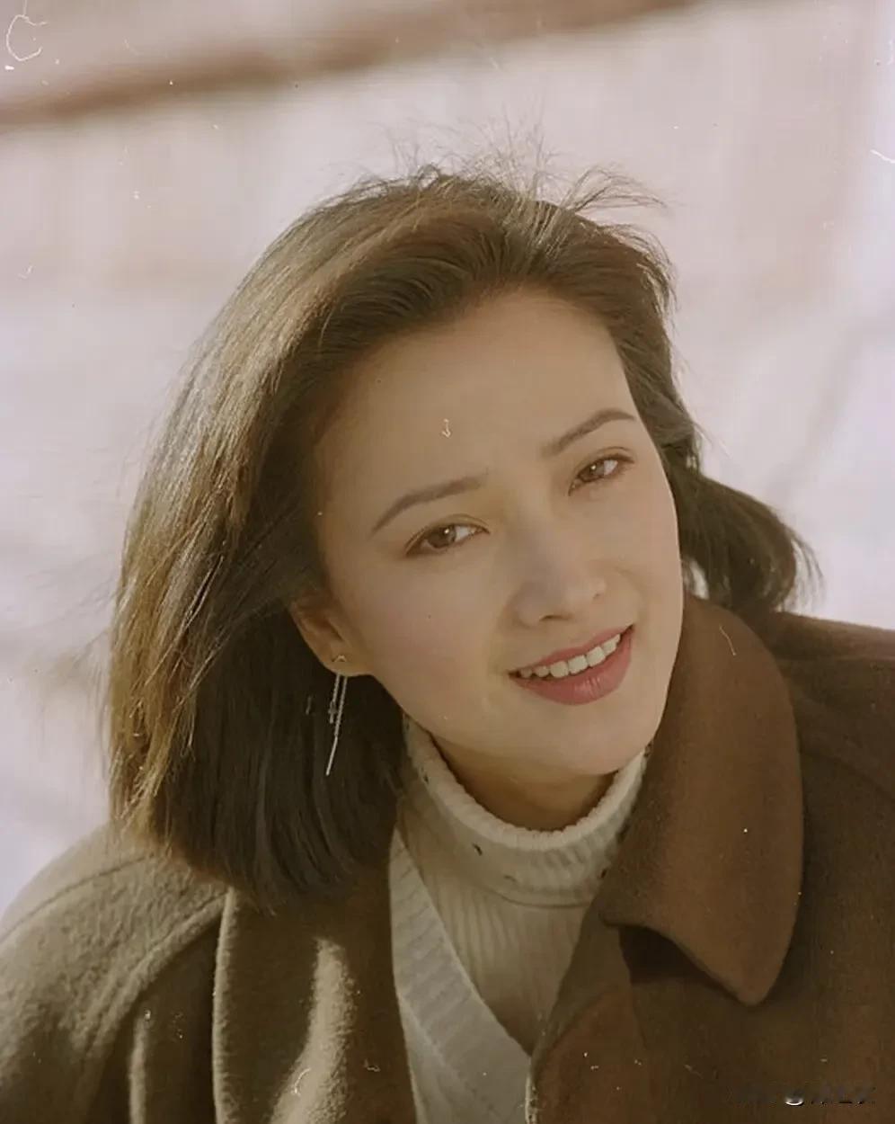 何晴仿佛就是从古典名著中走出，她诠释了什么叫做倾国倾城。她让我们相信了完颜洪