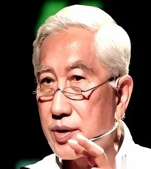 清华一位教授的话，听得人骨头缝里冒凉气。他说，街上那些悄悄滑过的无人车，饭