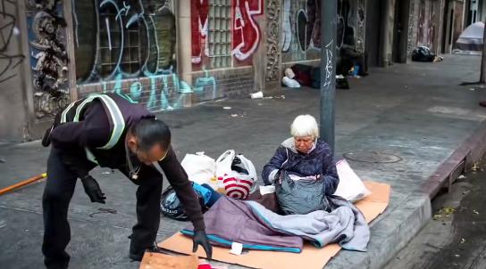 在美华人声称：为什么美国解决不好“流浪汉”问题，说白了，美国这不是在解决“流浪汉