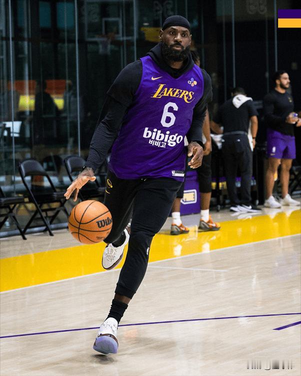 里夫斯谈老大哥詹姆斯：“他能回来真的是太好了，他能够提供最高的情绪价值。”