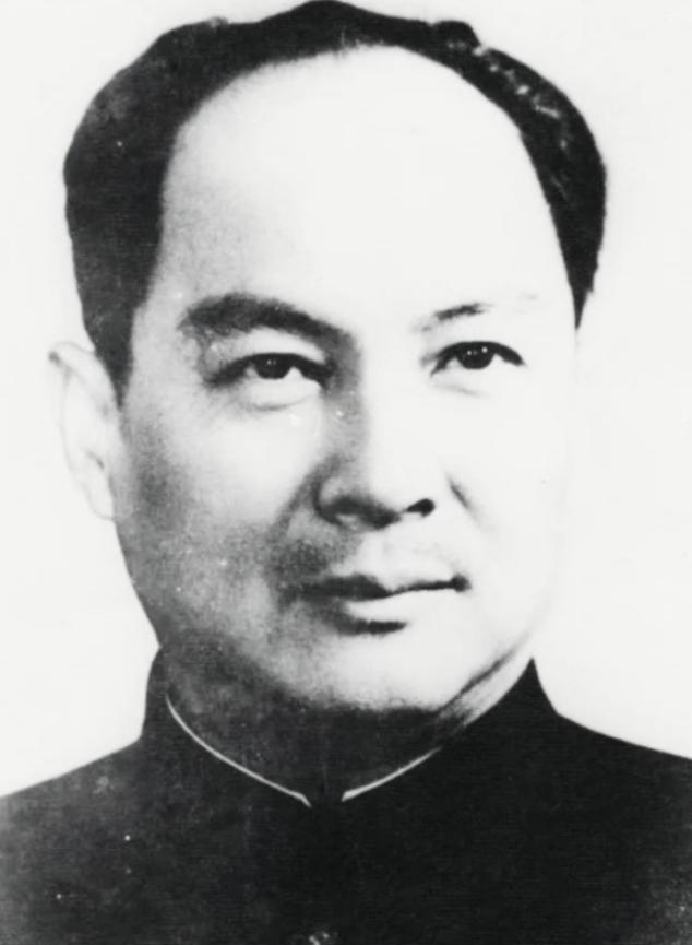 1935年，他被开除党籍，戴着手铐走完长征，开国大典前，毛主席问他：“你为何不来
