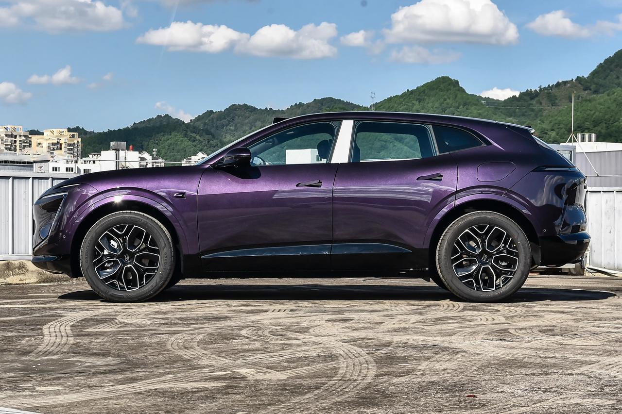 阿维塔和长安汽车是什么关系，实际上并不能简单的理解为长安汽车的子公司，这和深蓝汽