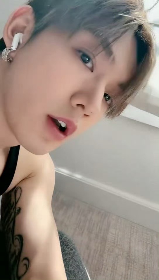 邓为这么帅怎么还有人挑剔呢，尬黑的人真的没审美。要不怎么是他去巴黎呢？