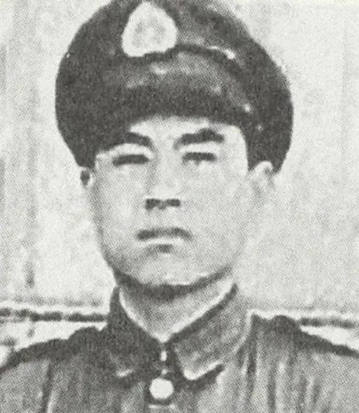 1946年的一个夜晚，叶剑英元帅宅子里进了贼，警卫迅速展开追捕，枪法最准的一个警