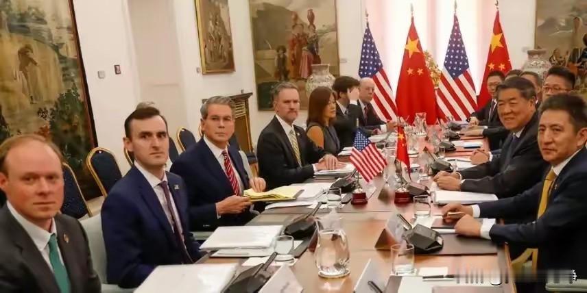 巴黎这次的中美经贸谈判，美国人吃肯定吃了个哑巴亏因为会谈结束之后，贝森特就突然