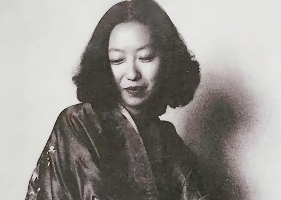 1947年，张爱玲有两个月没有来例假了，她以为自己怀孕了，高兴地告诉男友，男友让