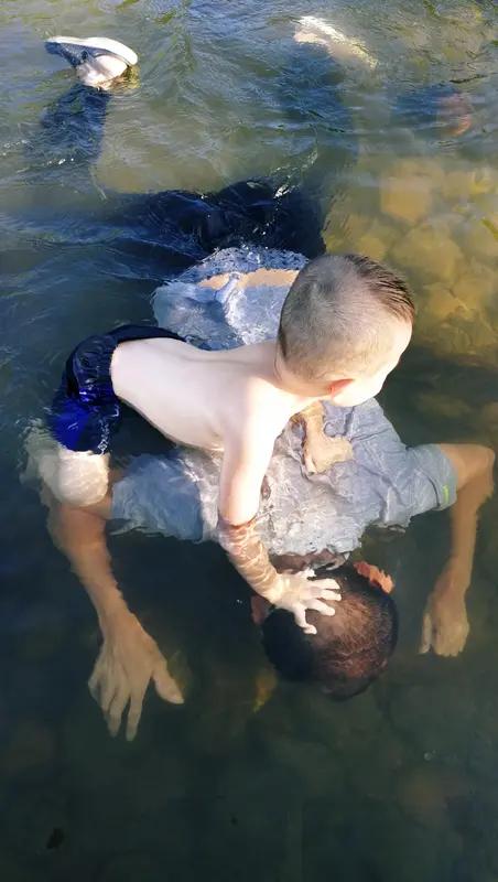 四川屏山通报父子3人落水身亡近日，四川屏山通报父子3人落水身亡这一热点事件引发了