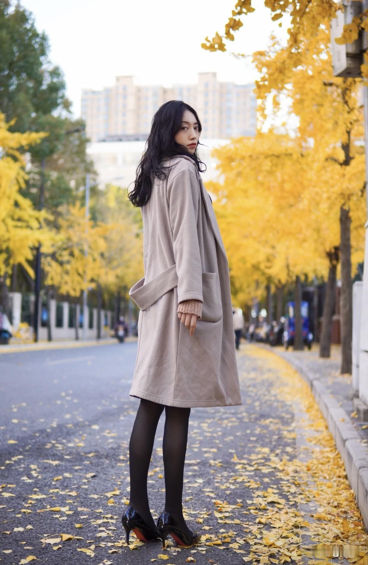 女人在多少岁的时候最迷人60岁，慈祥的面容下是丰富的人生故事。