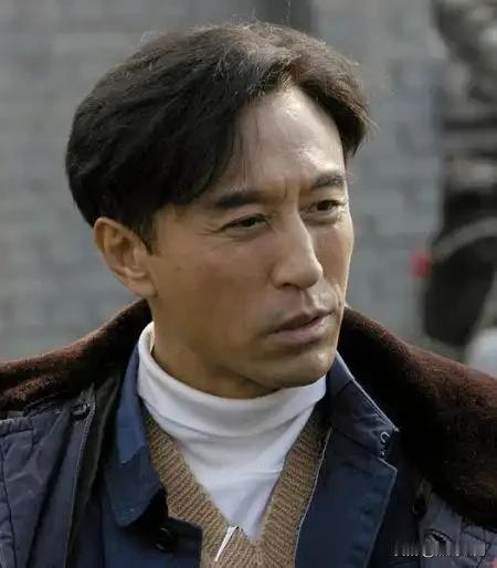 焦裕禄扮演者王洛勇把焦裕禄演的太窝囊了，一个小职员都敢去讽刺挖苦县委书记，都敢在