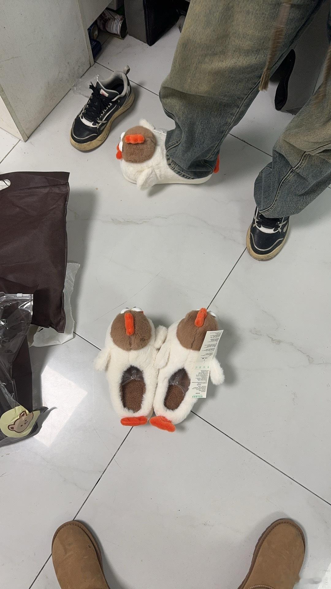 一次性在我姐店铺消费了9双鞋子