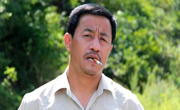 观众的嘴有多硬，手就有多诚实。《乡村爱情》里，宋晓峰一个人撑起三个角色，又是