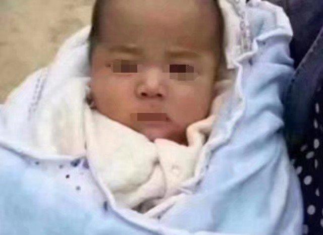 孩子在公园意外磕到头, 爷爷不让送往医院检查, 让一家人悔不当初