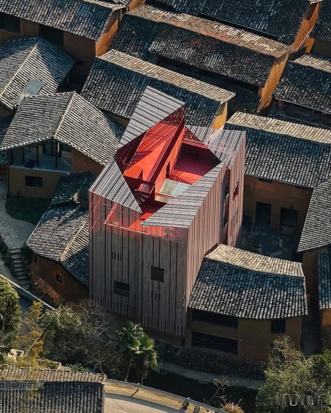 松庄村织美术馆位于浙江松阳松庄村的「织美术馆」（ZMUSEUM），是中国首