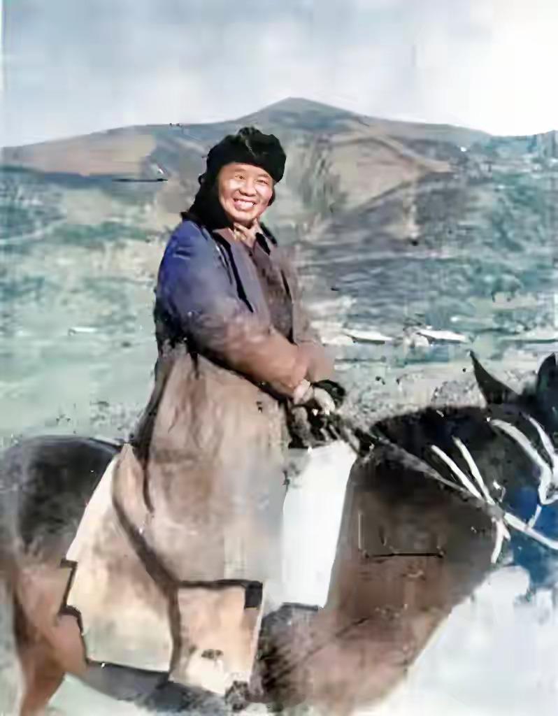 曾经带领500女兵击溃敌军一个整团，也是红军唯一女子师长，新中国成立以后，她离开