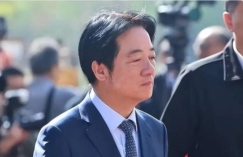 今日赖清德以没有法律义务作为借口，拒绝前往立法机构接受备询，这种表现就在于赖清德