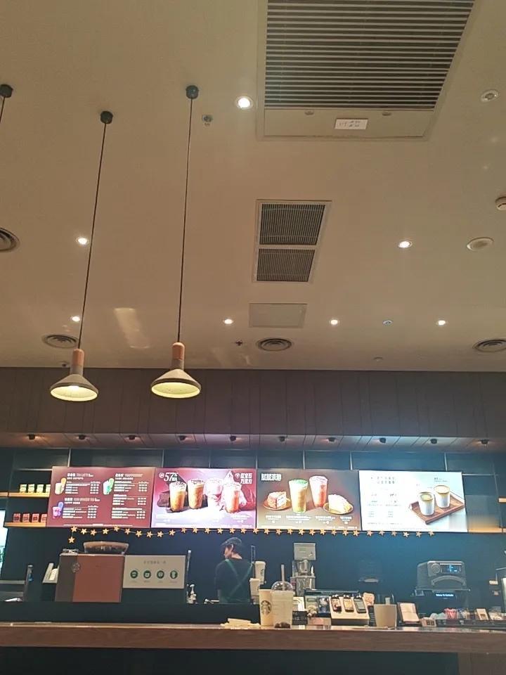 我和老伴的退休生活—惬意我和老伴的退休生活，说不上轰轰烈烈，却像一杯温吞