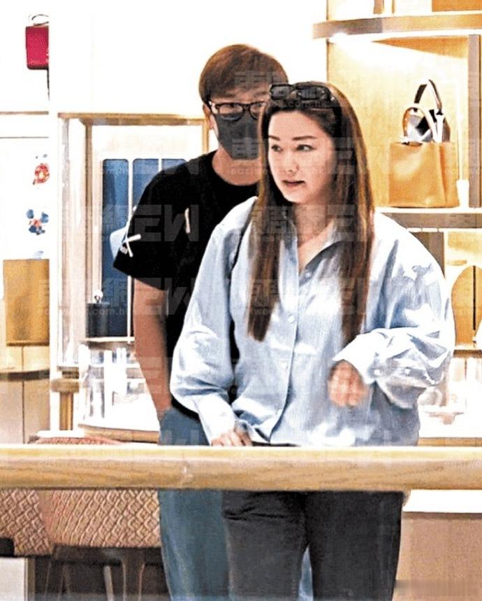 马国明回应汤洛雯孕味浓马国明透露汤洛雯最近胖了一点据港媒，马国明、汤洛雯逛街被