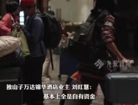 新疆，一对夫妻干了一件连自家人算完账都觉得“有点疯狂”的事。两人在天山脚下砸下