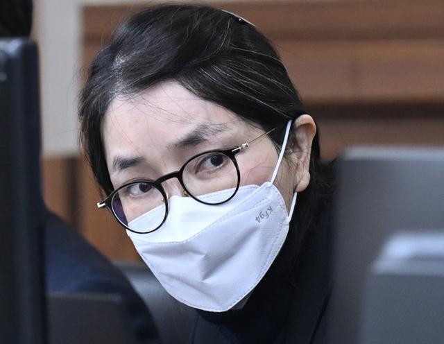 炸锅！金建希二审结果出炉，当场近乎崩溃？全程失魂落魄，细节太震撼当地4月2