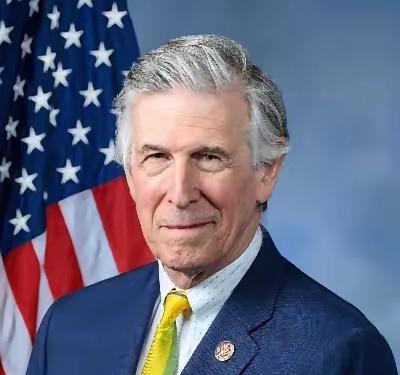 美国民主党籍众议员唐·拜尔今天发文说：“美国必须立即向以色列明确表明：如果黎巴嫩