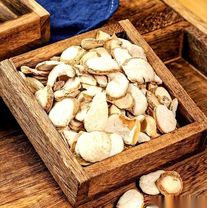 一个38岁的程序员，查出胆囊息肉。他拿着0.4厘米的报告单，手心有点凉。医生敲