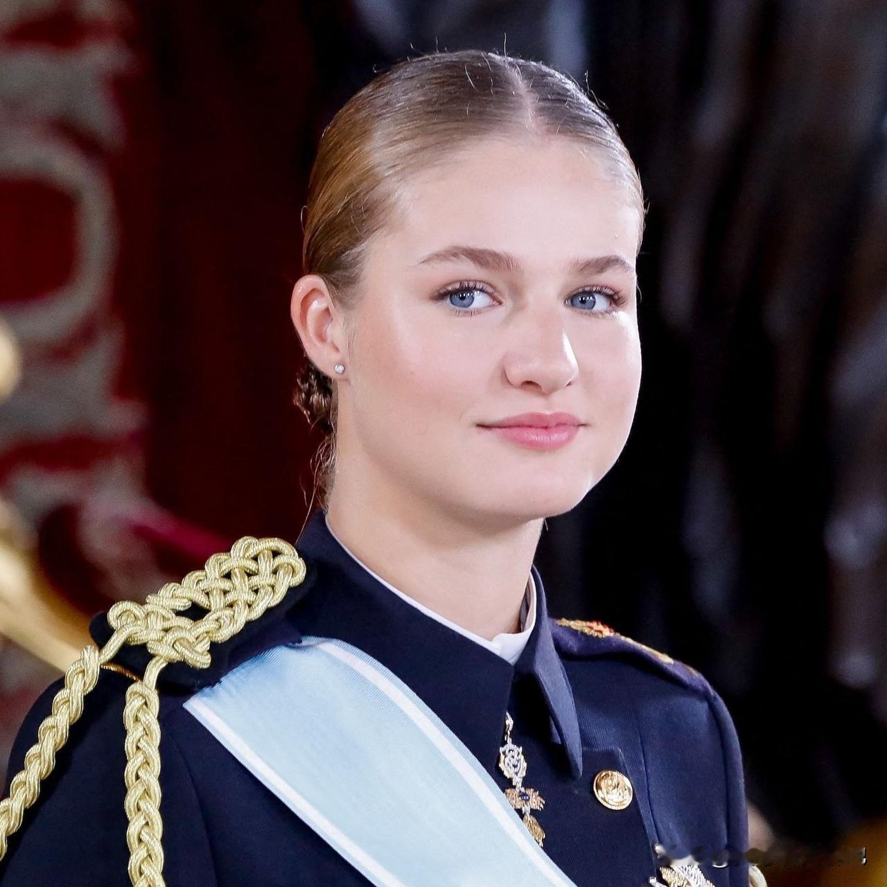 这位20岁的士兵注定要成为150年来第一位西班牙女王，西班牙王位继承人莱昂诺尔公