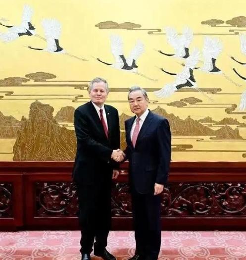 美国做梦都没想到，他们在波音问题上的种种操作，最终会搬起石头砸自己的脚。中国现在